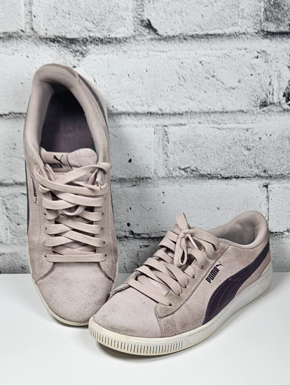 Puma Vikky Women's Size 8 Pink Suede Purple Stripe Low Top Sneakers